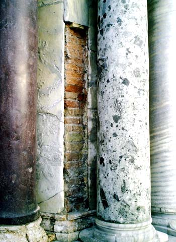 San Marco, Distacco dei marmi - St. Mark, Detachment of the marbles