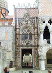 Piazza San Marco - Porta della Carta